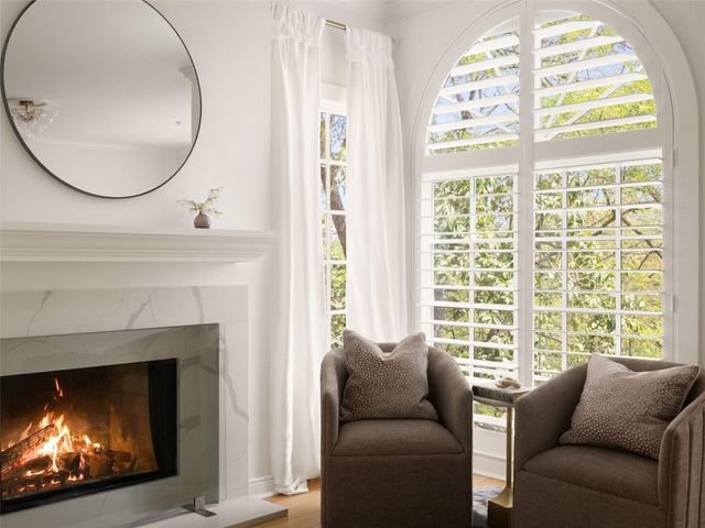 1937 Rue De St Tropez 10, Austin, TX 78746