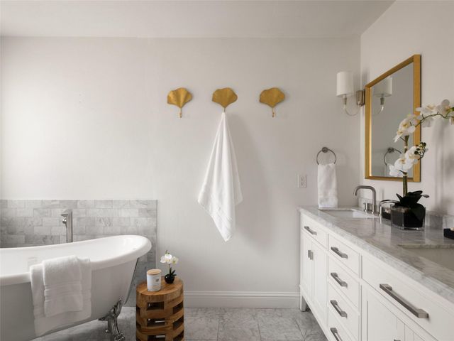 1937 Rue De St Tropez 10, Austin, TX 78746