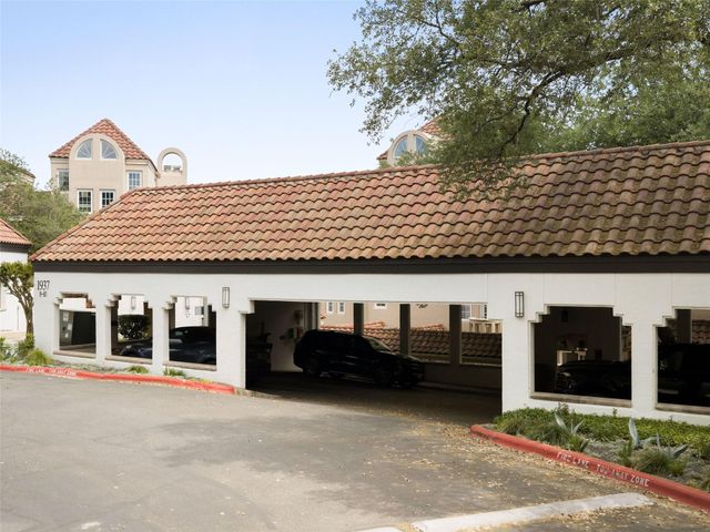 1937 Rue De St Tropez 10, Austin, TX 78746