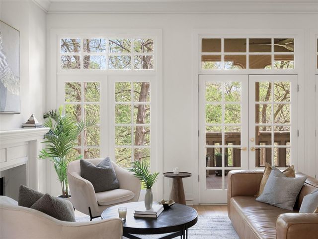 1937 Rue De St Tropez 10, Austin, TX 78746