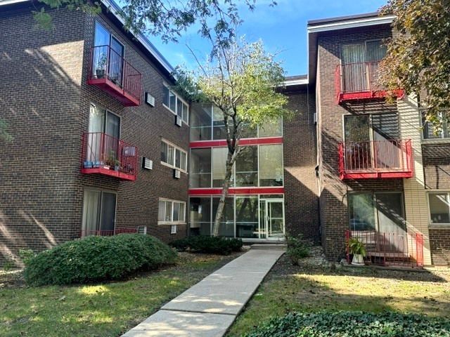 8500 Skokie Boulevard 2C, Skokie, IL 60077