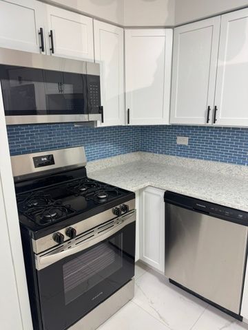 8500 Skokie Boulevard 2C, Skokie, IL 60077