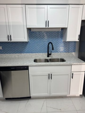 8500 Skokie Boulevard 2C, Skokie, IL 60077