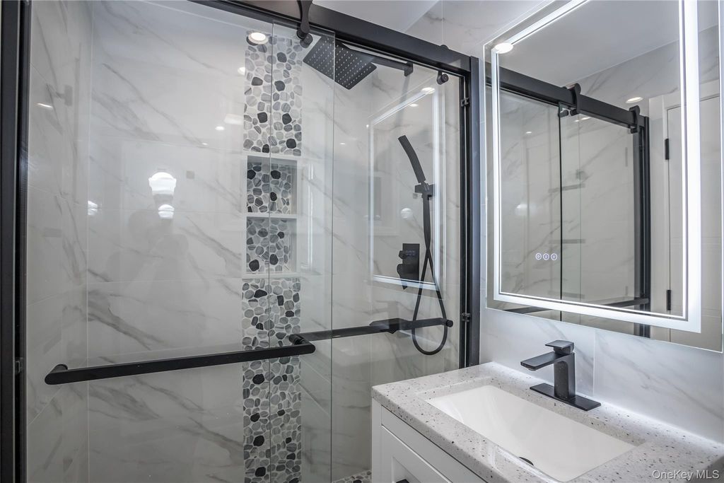 67-17 Myrtle Avenue 3F, Glendale, NY 11385