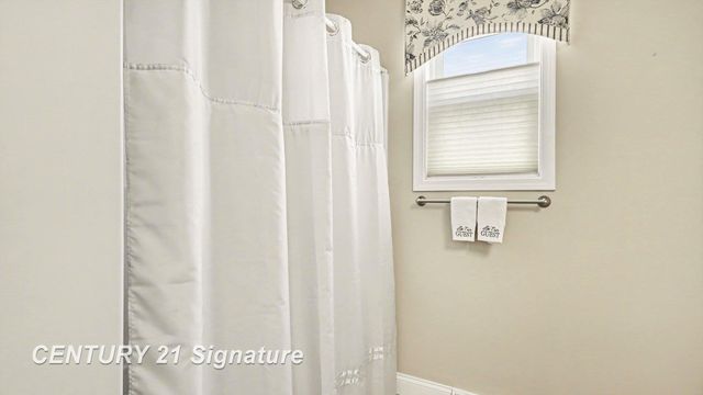 87 Tuscany Circle, Saginaw Twp, MI 48603