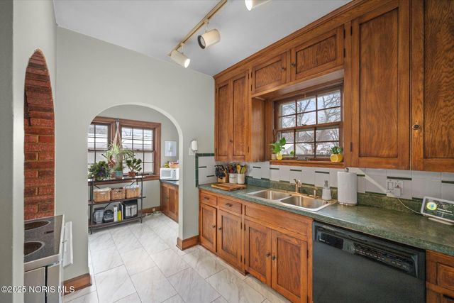 2513 Portsmouth Avenue, Toledo, OH 43613