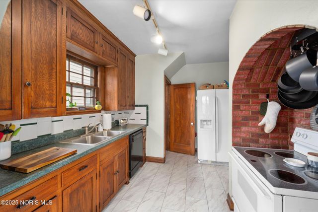 2513 Portsmouth Avenue, Toledo, OH 43613