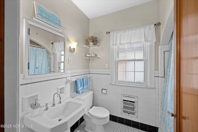 2513 Portsmouth Avenue, Toledo, OH 43613