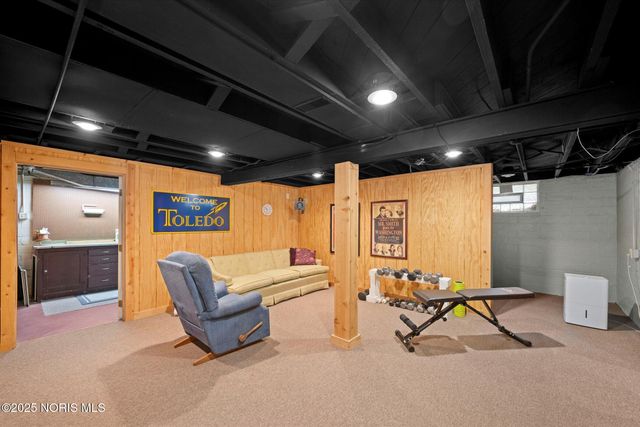 2513 Portsmouth Avenue, Toledo, OH 43613