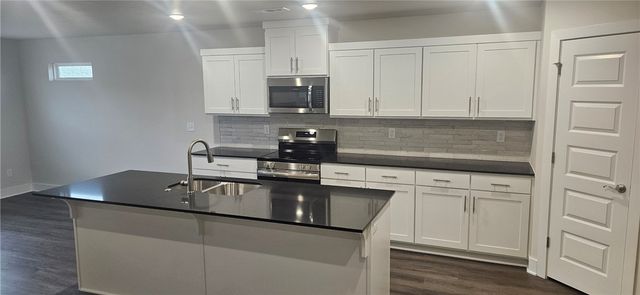 516 Benchmark Lane, Fayetteville, AR 72704