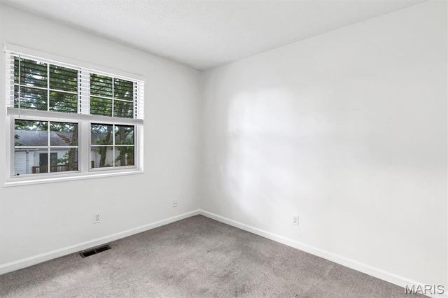 8912 N Swan Circle, Brentwood, MO 63144