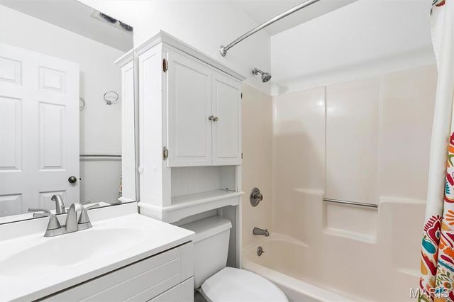 8912 N Swan Circle, Brentwood, MO 63144