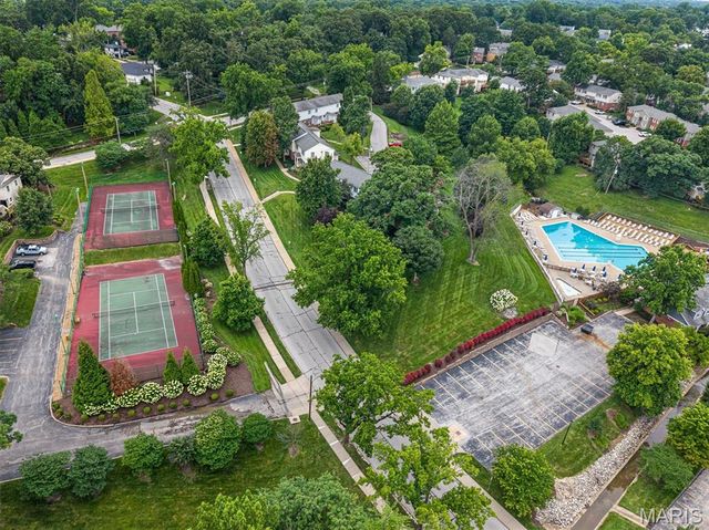 8912 N Swan Circle, Brentwood, MO 63144