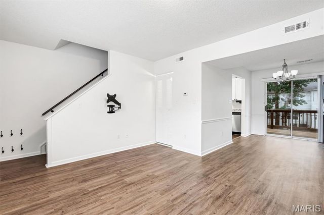 8912 N Swan Circle, Brentwood, MO 63144