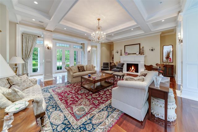 11 Dupont Court, Brookville, NY 11548