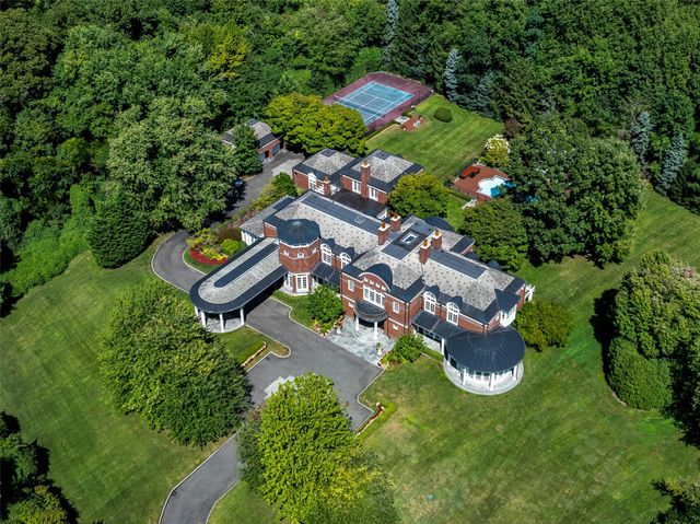 11 Dupont Court, Brookville, NY 11548