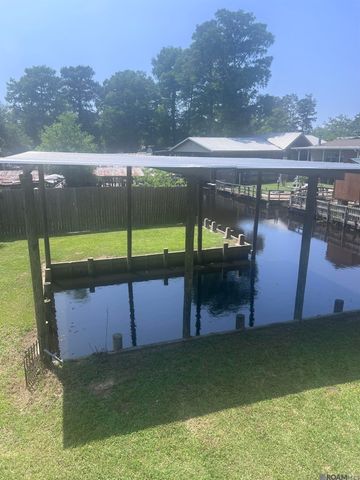 32027 Pats Ln, Springfield, LA 70462