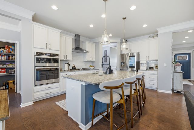 716 Heartland Lane, South Elgin, IL 60177