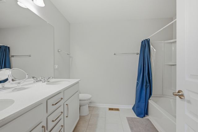 716 Heartland Lane, South Elgin, IL 60177