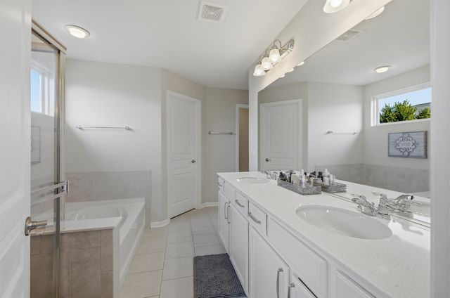 716 Heartland Lane, South Elgin, IL 60177