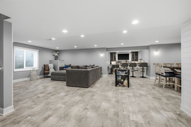 716 Heartland Lane, South Elgin, IL 60177