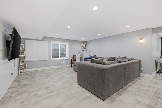 716 Heartland Lane, South Elgin, IL 60177