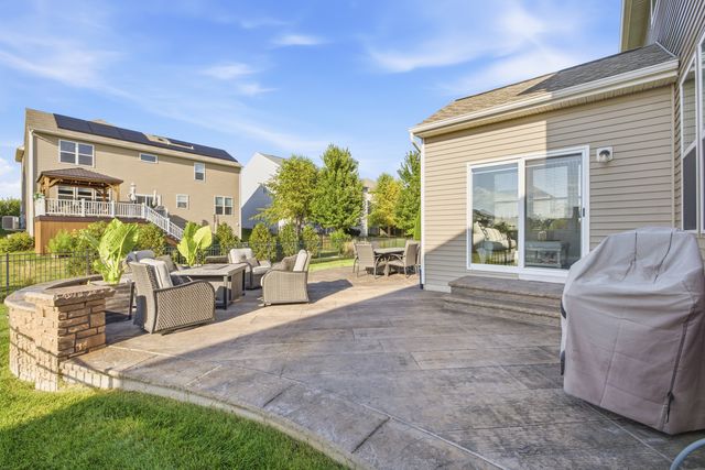 716 Heartland Lane, South Elgin, IL 60177