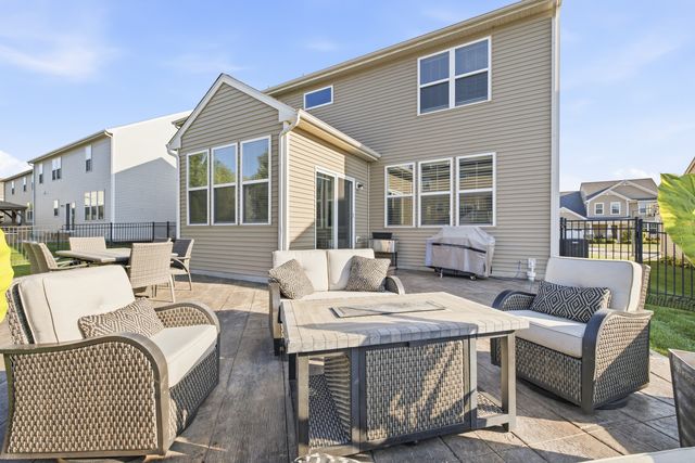 716 Heartland Lane, South Elgin, IL 60177