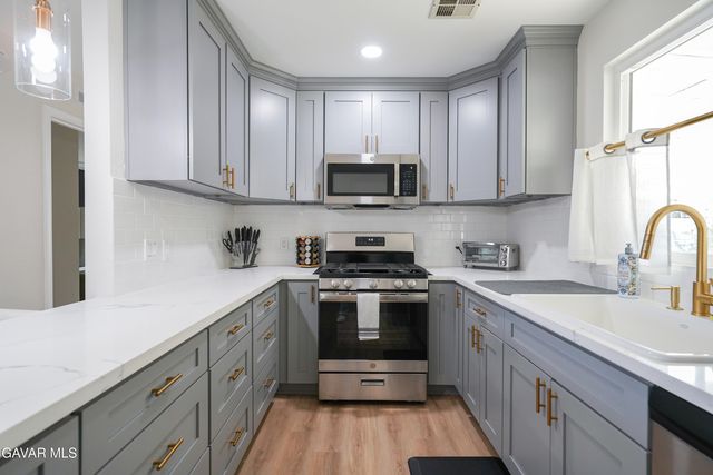 2303 Rosewood Avenue, Lancaster, CA 93535