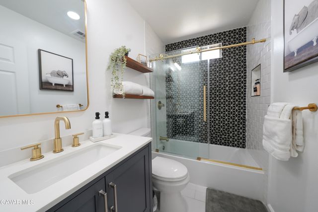 2303 Rosewood Avenue, Lancaster, CA 93535