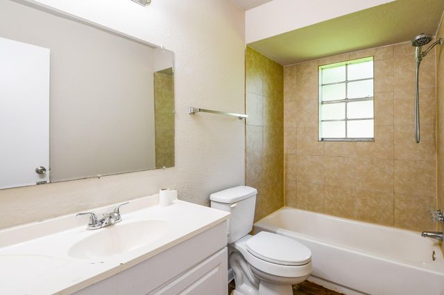 3210 Ridgefield Road, La Porte, TX 77571