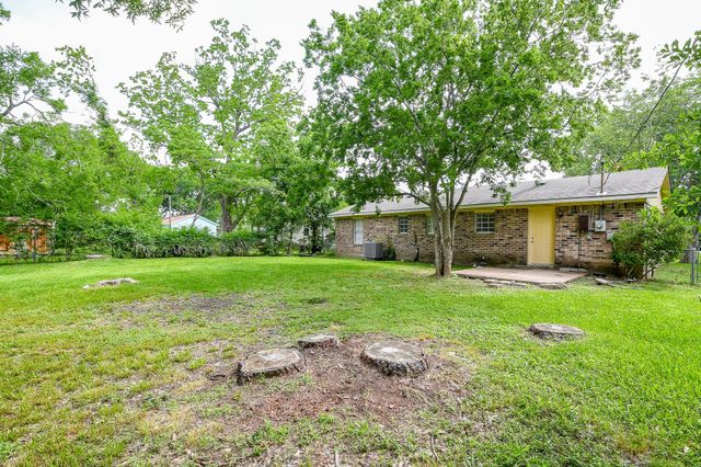 3210 Ridgefield Road, La Porte, TX 77571