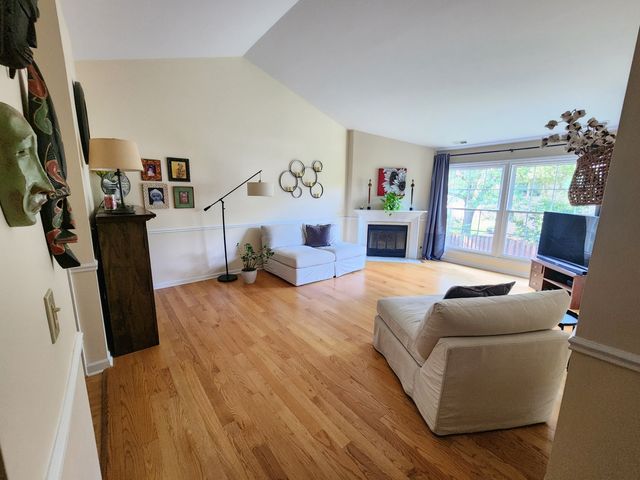 1134 Spring Garden Circle 48, Naperville, IL 60563