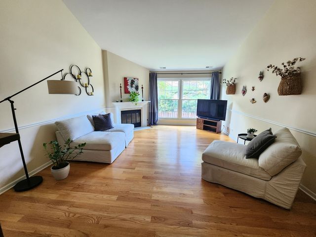 1134 Spring Garden Circle 48, Naperville, IL 60563