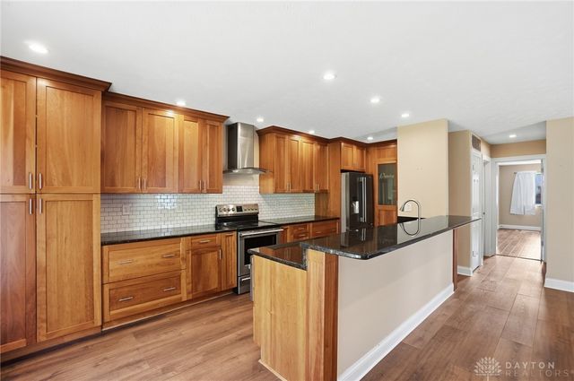 1823 Sheltering Tree Drive, West Carrollton, OH 45449