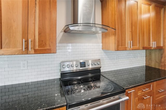 1823 Sheltering Tree Drive, West Carrollton, OH 45449