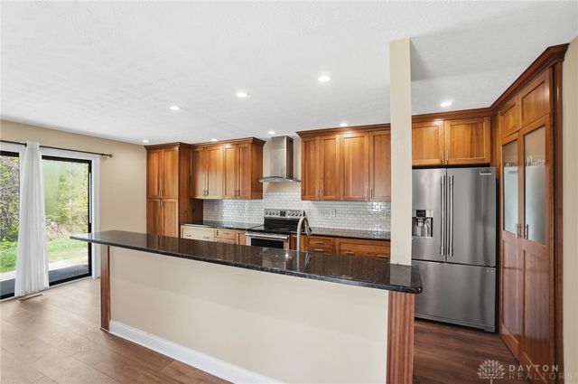 1823 Sheltering Tree Drive, West Carrollton, OH 45449