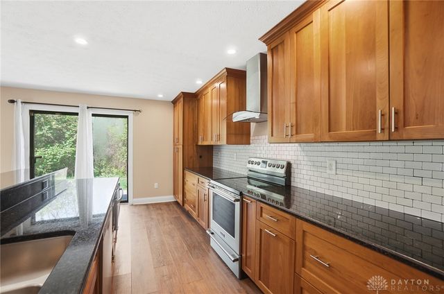 1823 Sheltering Tree Drive, West Carrollton, OH 45449