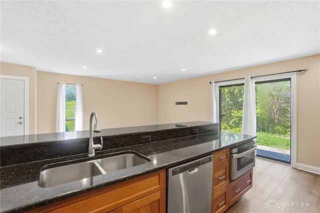 1823 Sheltering Tree Drive, West Carrollton, OH 45449