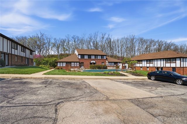 1823 Sheltering Tree Drive, West Carrollton, OH 45449