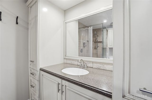 1823 Sheltering Tree Drive, West Carrollton, OH 45449