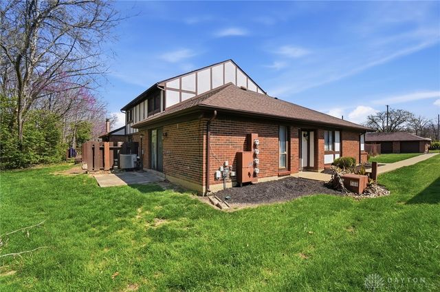 1823 Sheltering Tree Drive, West Carrollton, OH 45449