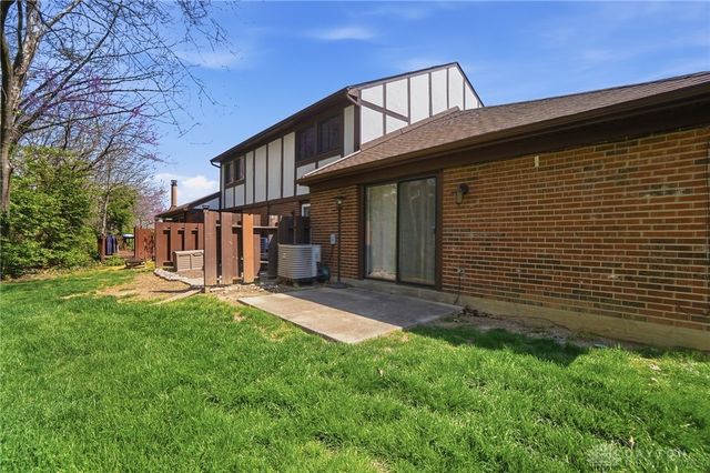 1823 Sheltering Tree Drive, West Carrollton, OH 45449