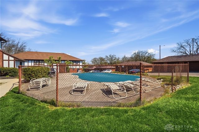 1823 Sheltering Tree Drive, West Carrollton, OH 45449