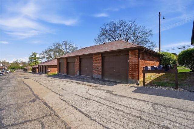 1823 Sheltering Tree Drive, West Carrollton, OH 45449