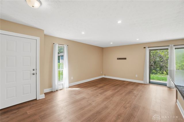 1823 Sheltering Tree Drive, West Carrollton, OH 45449