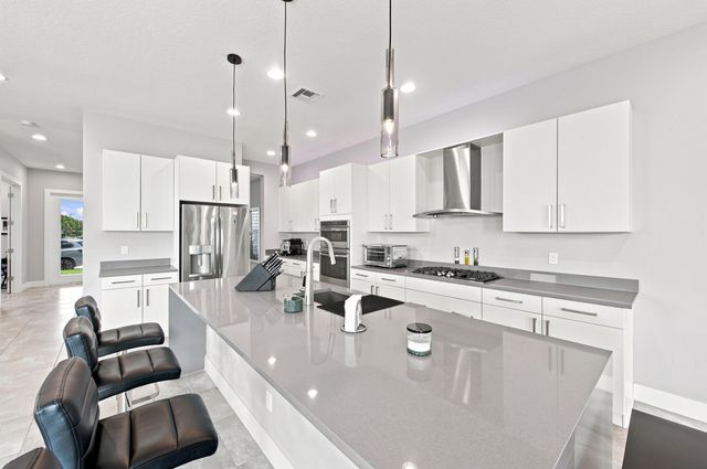 8015 Hobbes Way, Palm Beach Gardens, FL 33418