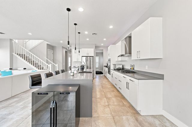 8015 Hobbes Way, Palm Beach Gardens, FL 33418