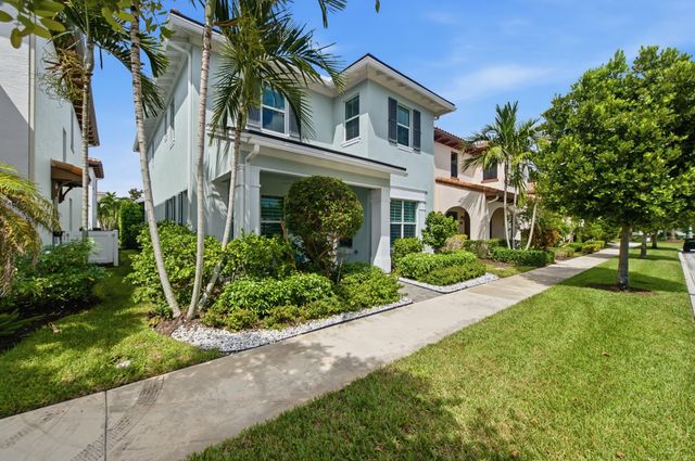 8015 Hobbes Way, Palm Beach Gardens, FL 33418