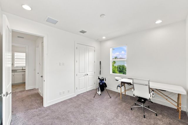 8015 Hobbes Way, Palm Beach Gardens, FL 33418